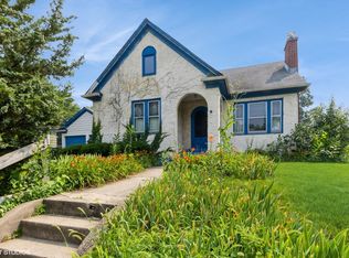 703 N Grove Ave, Elgin, IL 60120