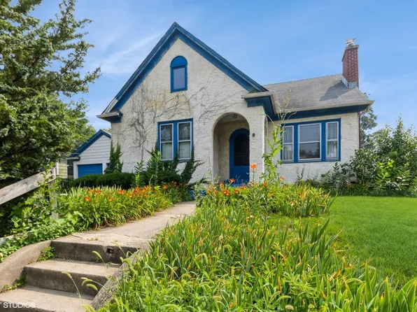 703 N Grove Ave, Elgin, IL 60120