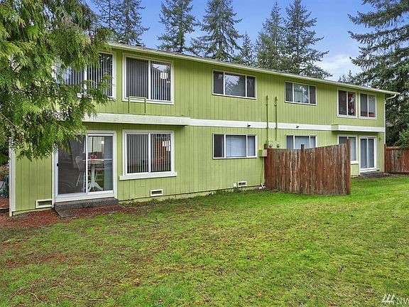 3rd image of 9118 Meridian Pl NE