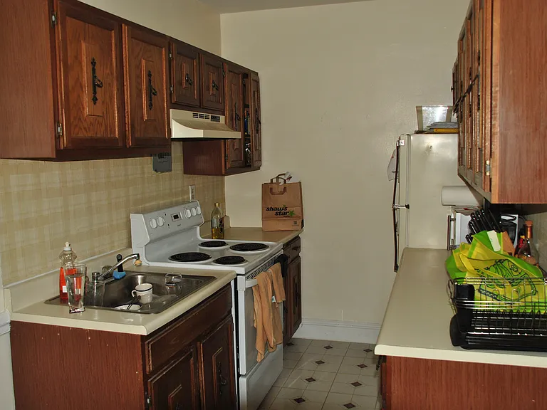 48 Strathmore Rd — Photo 10