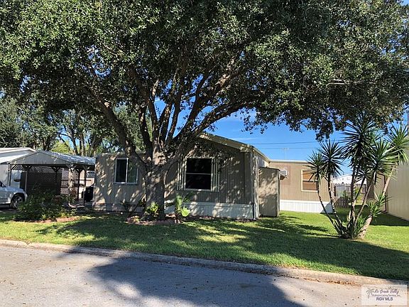 3rd image of 716 N Retama St