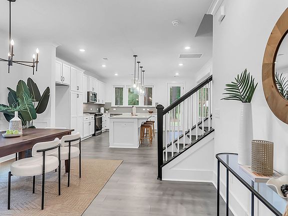 4th image of 714 N Hickory St #14
