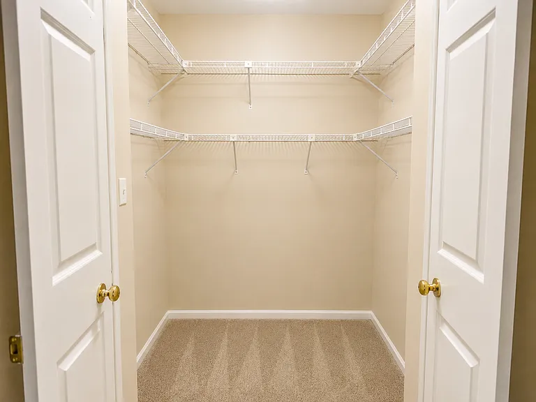 1340 Streamwood Ln — Photo 6