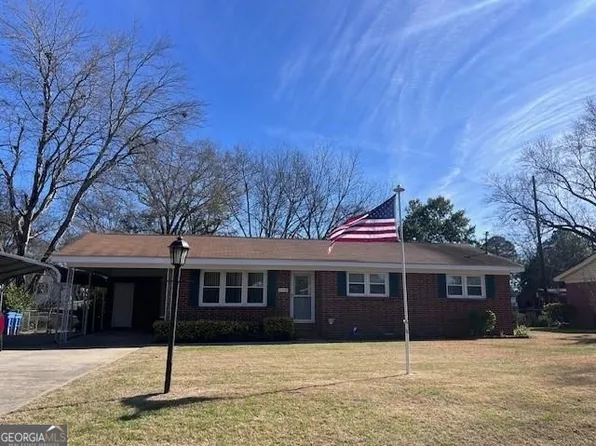 110 Walker Dr, Centerville, GA 31028