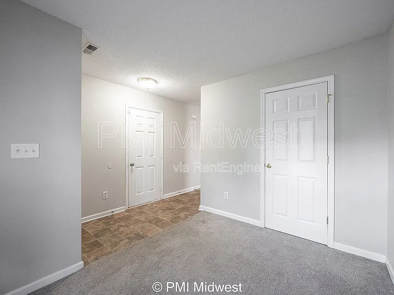 19496 Prairie Crossing Dr — Photo 3