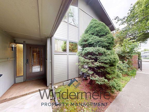 2nd image of 601 Village Way APT 13