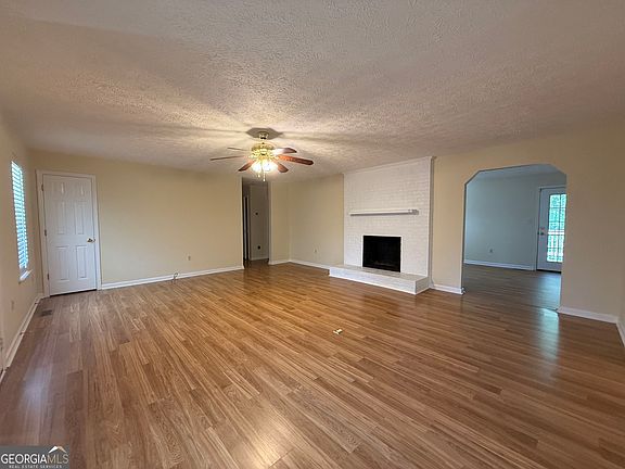 3rd image of 422 King Ln