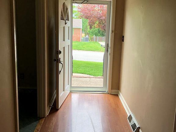 3rd image of 5736 Cedarlane Dr