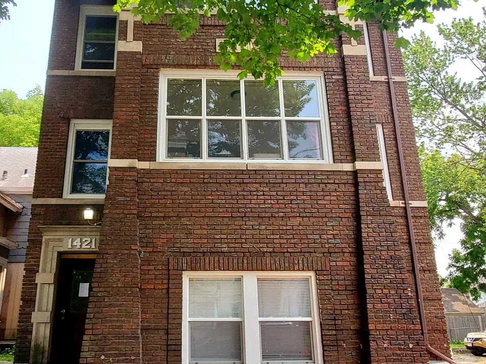 1421 N Main St