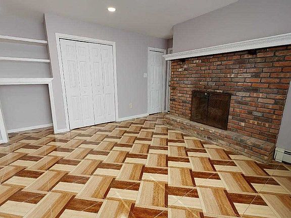 3rd image of 847 E Bay Dr