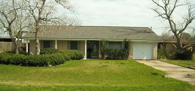 1st image of 166 Creekwood Dr