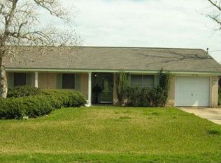 166 Creekwood Dr, Jones Creek, TX 77541
