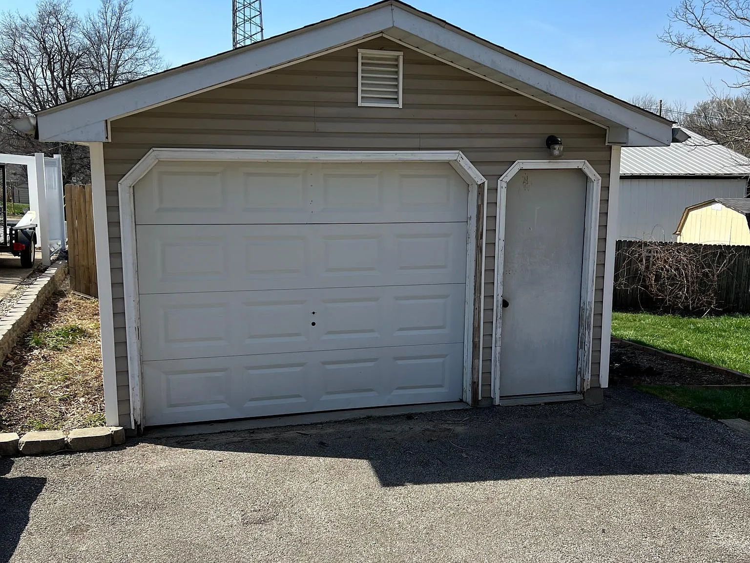 536 Middle St — Photo 2