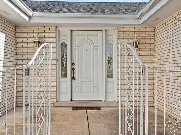 4th image of 15413 Primrose Ct