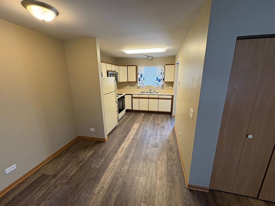 1st image of 715 Northfield Ave #17