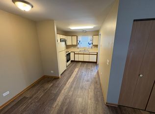 715 Northfield Ave #17, Harvard, IL 60033