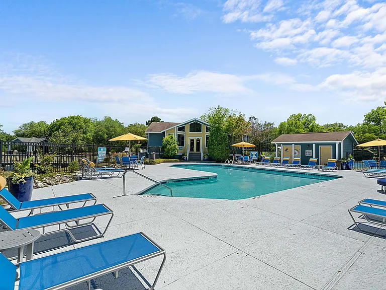 Ashley Lakehouse — Photo 7