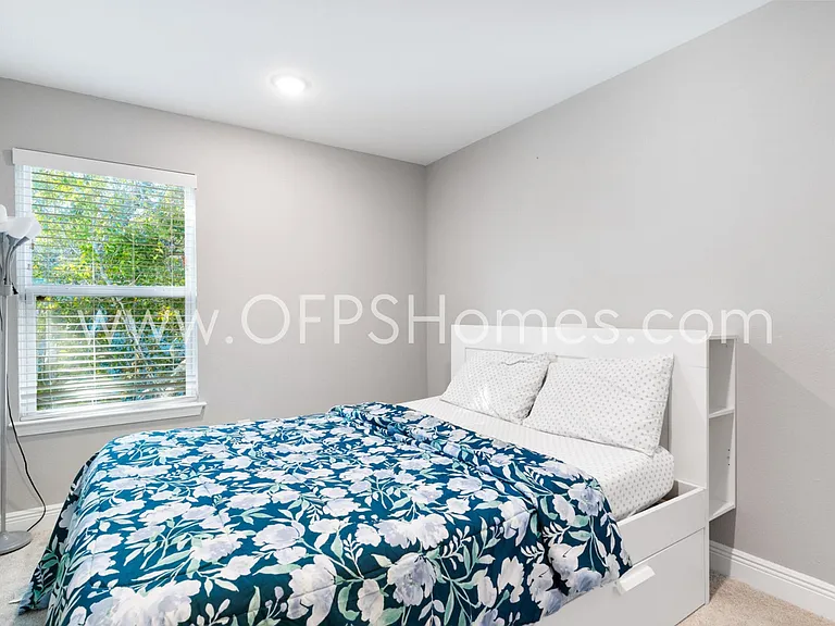 319 Carmel Dr #4 — Photo 23