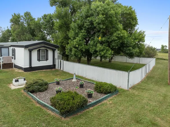 33 Main St N, Des Lacs, ND 58733