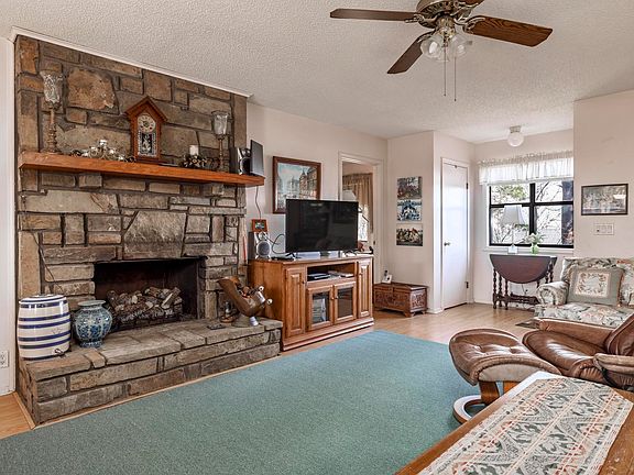 4th image of 11 Jumilla Ln