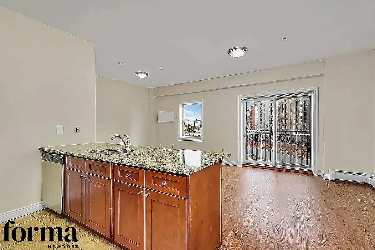 12-03 Jackson Avenue — Photo 2