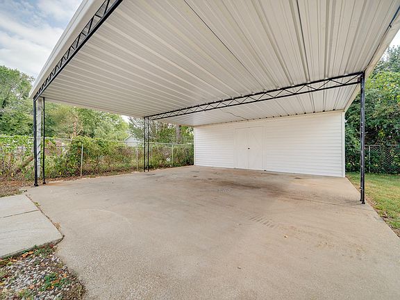 2nd image of 102 Maple Dr