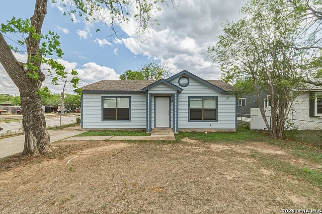 402 Tedder St — Photo 1