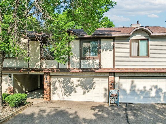 3rd image of 8840 N Maplebrook Ct