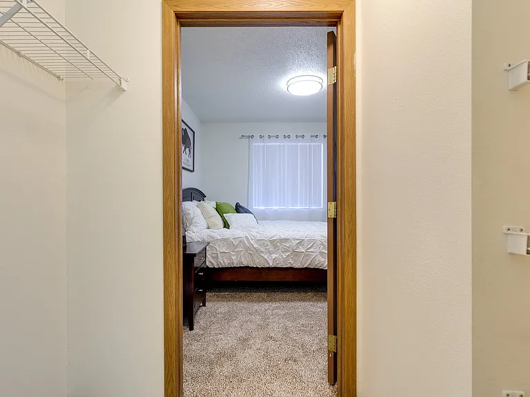 Dakota E & W Apartments — Photo 34