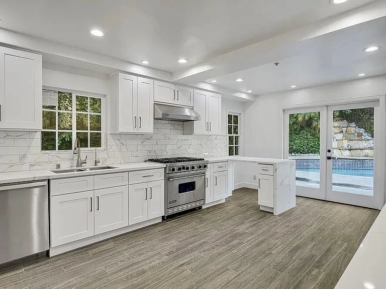 1109 Pine Dr — Photo 4