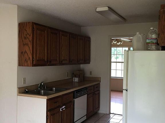 4th image of 900 Southwood Dr