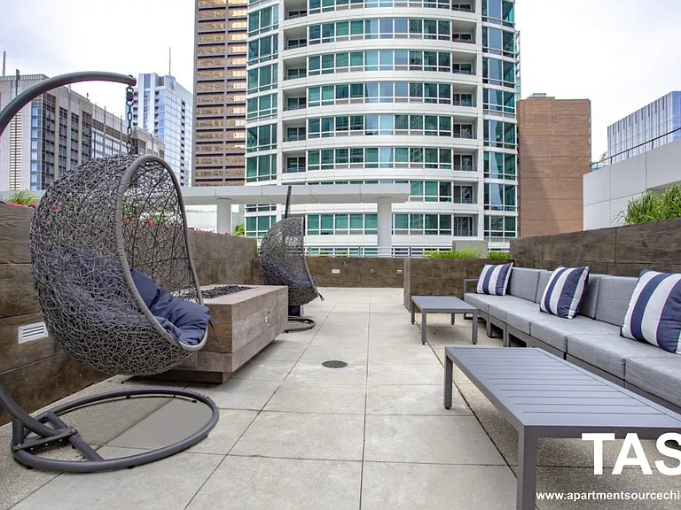 355 E Ohio Studio #STUDIO — Photo 29