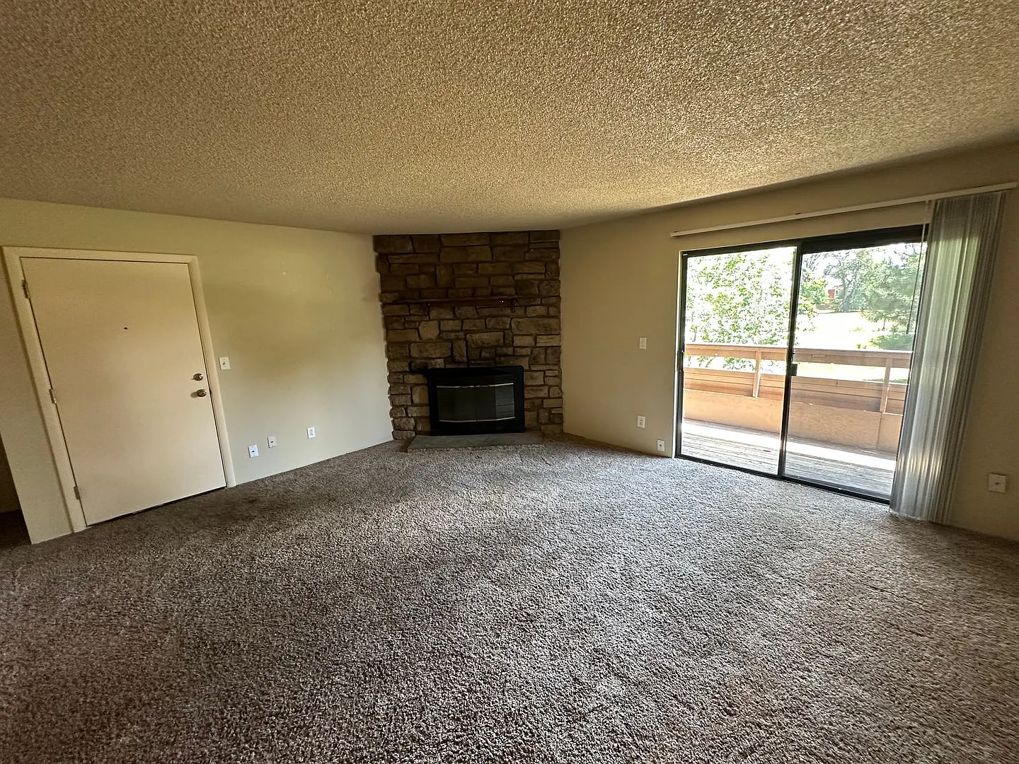 Location! Location! Bright 2-bed 2-bath condo near Sloan's Lake, Edgewater, and Light Rail! $500 ... — Photo 2