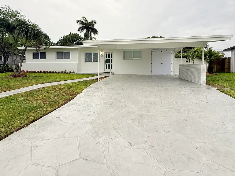 345 Pinehurst Rd — Photo 2