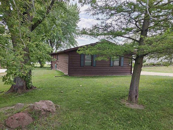 2nd image of 110 Candlewick Dr SE