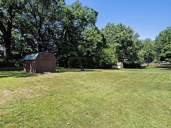 3rd image of 5136 Riverview Dr