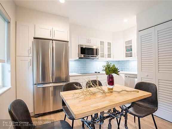3rd image of 122 SE 1st Ave APT 3