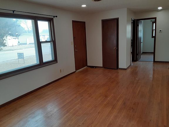4th image of 207 North Dr
