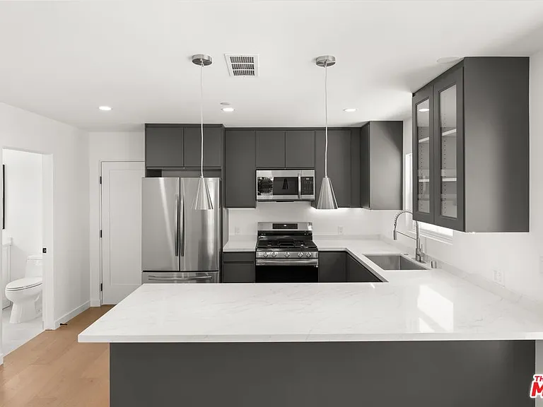 2316 Hill St — Photo 8