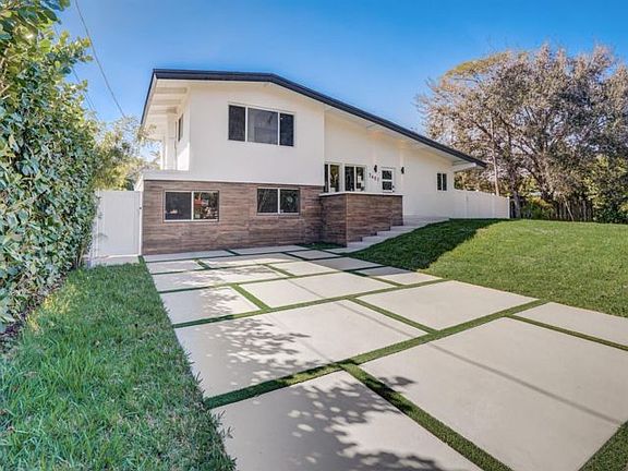 2nd image of 2407 Sugarloaf Ln