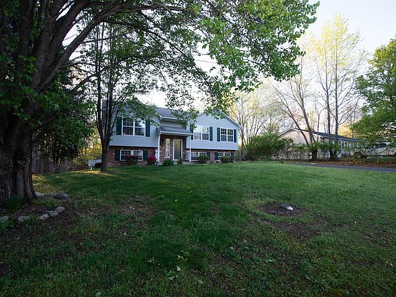 3rd image of 11706 Camelot Way