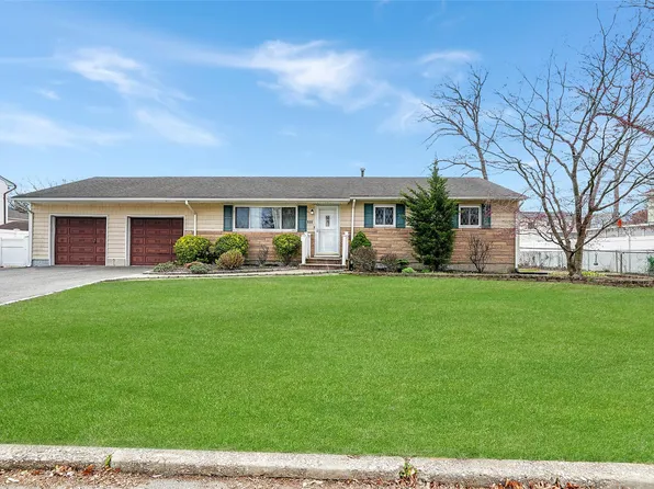 808 Windmill Avenue, West Babylon, NY 11704