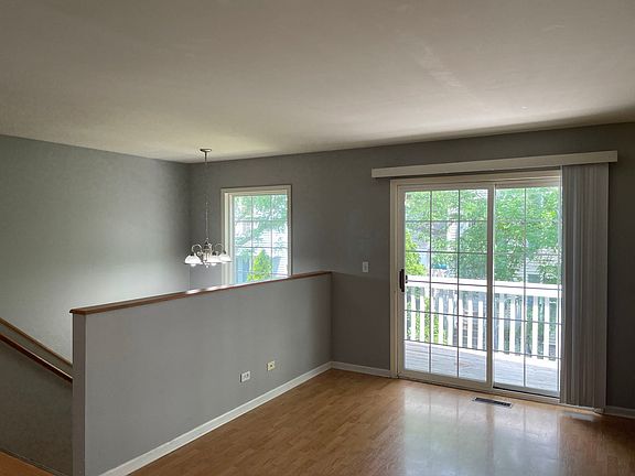 3rd image of 833 Symphony Dr