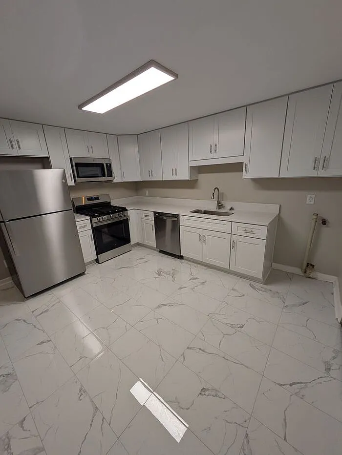 2 bed, 1.0 bath, 900 sqft, $1,095 — Photo 3