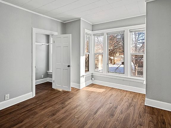4th image of 861 Marion St #2