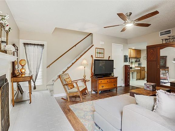 2nd image of 76 Ormond Pl
