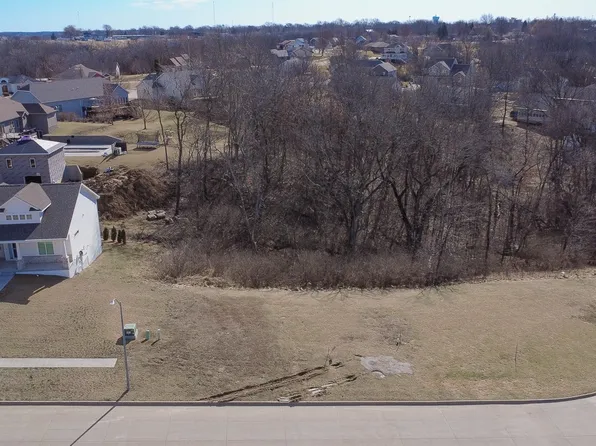 1413 Deer Run Dr, Knoxville, IA 50138