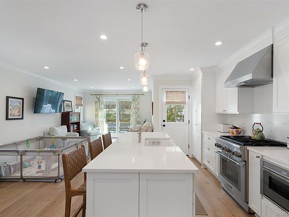3rd image of 19 Charles Street