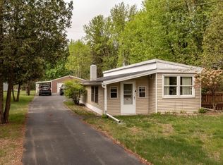 N10623 Lakeshore Rd, Clintonville, WI 54929