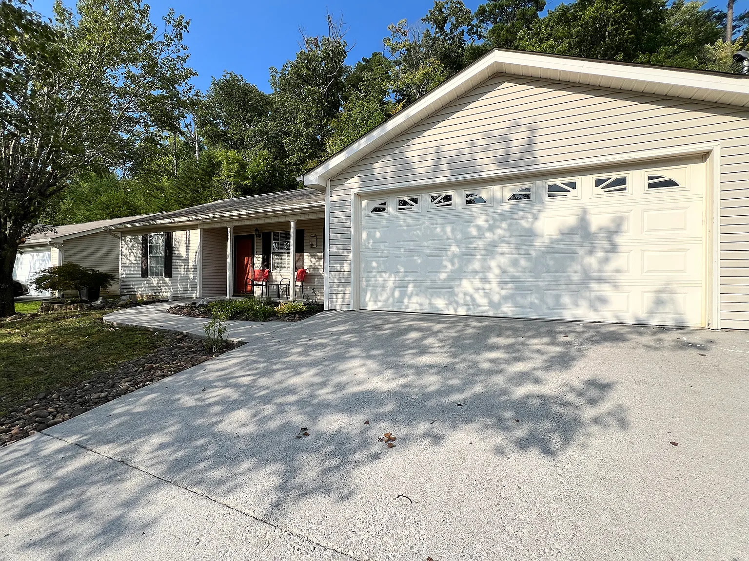 3 bed, 1104 sqft, $2,200 — Photo 4